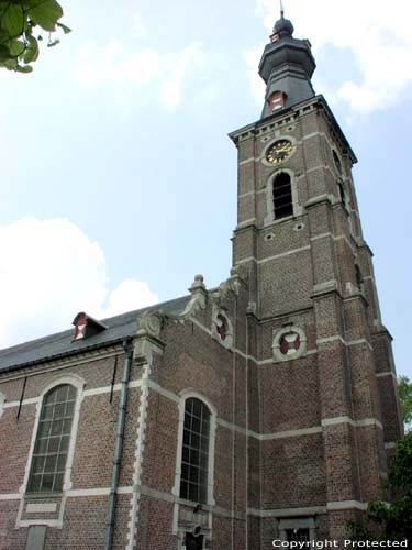 Sint-Petrus en Pauluskerk (te Hansbeke) NEVELE foto Foto door Jean-Pierre Pottelancie (waarvoor dank!)