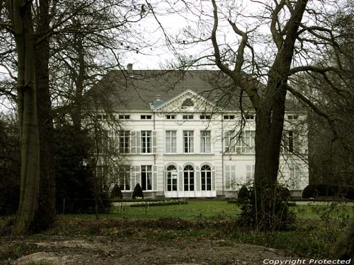 Kasteel Aveschoot (d'Alcantara) te Lembeke LEMBEKE in KAPRIJKE / BELGI Foto door Jean-Pierre Pottelancie (waarvoor dank!)