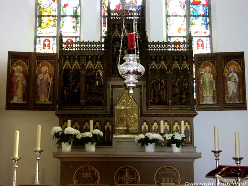 Sint-Martinuskerk LOVENDEGEM foto Neogotisch altaar