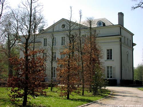 Castle Kervyn de Meerendr (in Merendree) NEVELE / BELGIUM Picture by Jean-Pierre Pottelancie (thanks!)