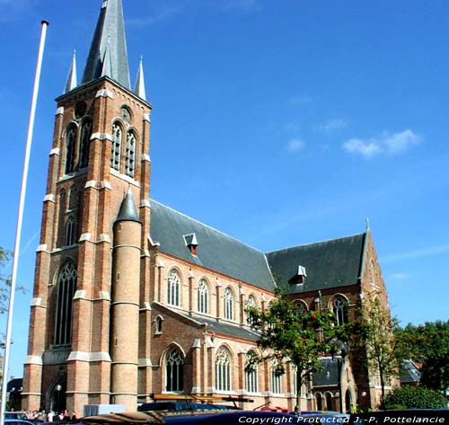 Sint-Amanduskerk (te Eke) NAZARETH / BELGIË De toren werd in op 1 november 1918 opgeblazen door de Duitsers.