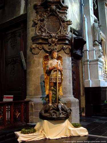 Sint-Hermeskerk en crypte RONSE / BELGI 