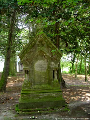 Graveyard Sint-Pietersveld RUISELEDE / BELGIUM 