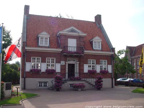 Oud Gemeentehuis van Kanegem TIELT / BELGI 