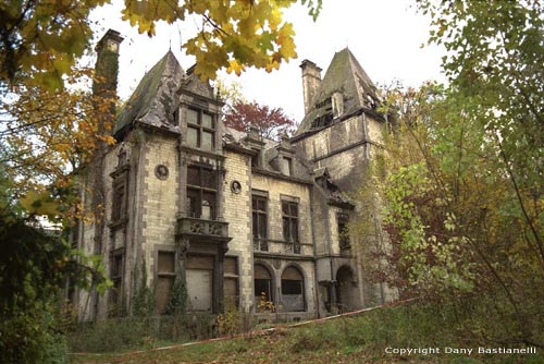 Oud kasteel Moste HUY in HOEI / BELGI Het kasteel in verval