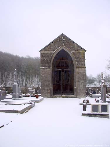 Kapel Vieux Sautour Kerkhof SAUTOUR in PHILIPPEVILLE / BELGI Kapel op een besneeuwd kerhof