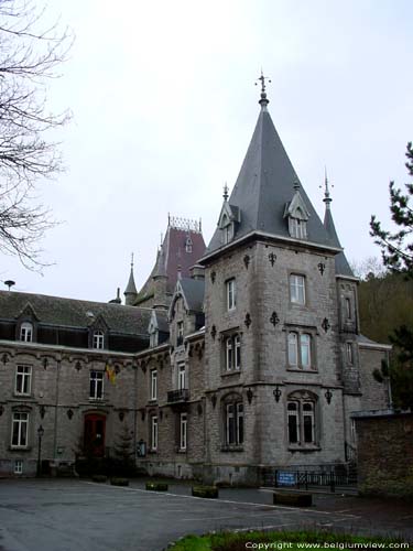 Gemeentehuis - Oude Cense de Maugr - Kasteel Licot NISMES in VIROINVAL / BELGI 