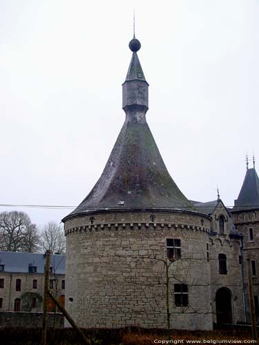 Kasteel van Boussu BOUSSU-EN-FAGNE in COUVIN / BELGI 