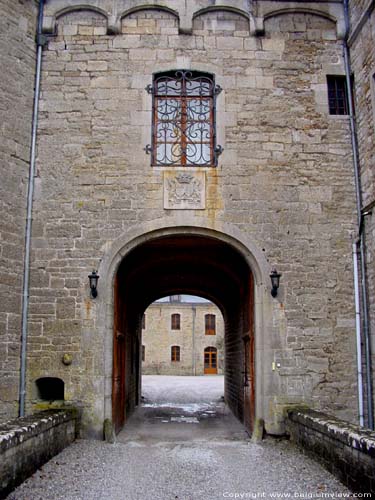 Kasteel van Boussu BOUSSU-EN-FAGNE in COUVIN / BELGI 