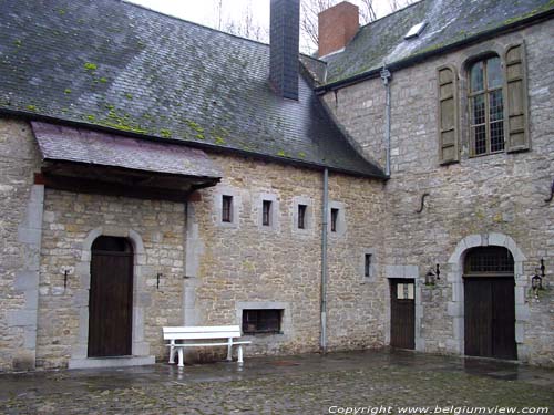 Manoir van de Motte BOUSSU-EN-FAGNE in COUVIN / BELGI 