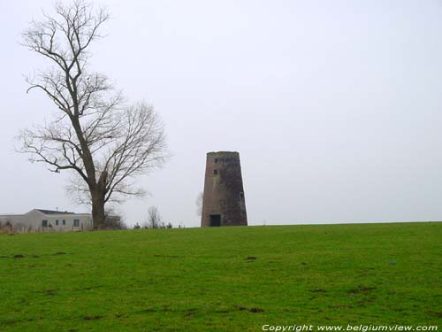 Molen van Gronsart FRASNES in COUVIN / BELGI 