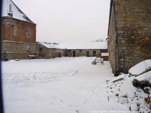 Boerderij van het kasteel DOISCHE / BELGI 