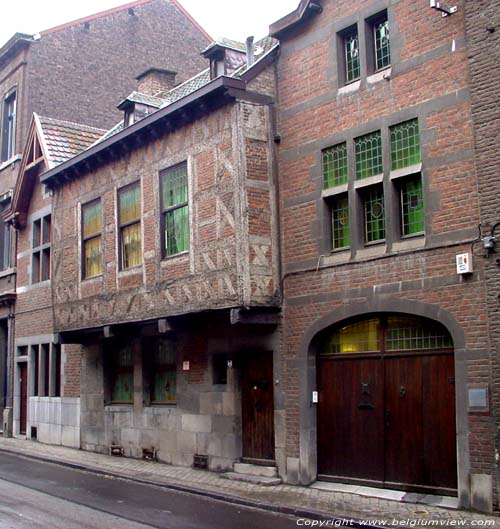 Uitkragend huis met vakwerk LIEGE 1 in LUIK / BELGI 