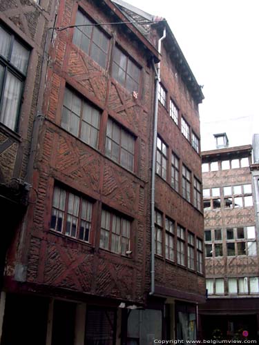 Anciennes maisons en ranges encorbellantes  du pan de bois LIEGE 1 / LIEGE photo 