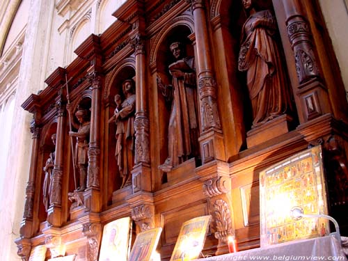 Sint-Katelijnekerk BRUSSEL-STAD / BRUSSEL foto De biechtstoelen, altaren en het koorgestoelte zijn door de gebroeders Goyers gemaakt in neorenaissancestijl.