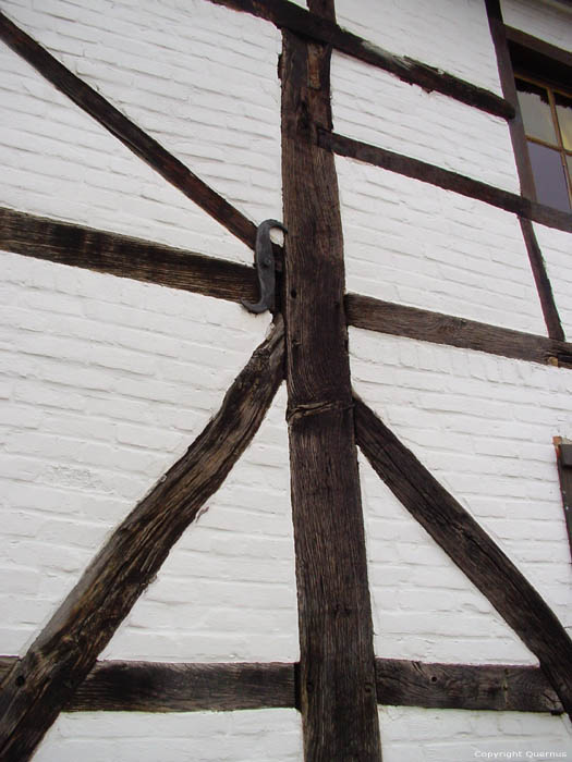 Maison ou ferme avec pan de bois FOURON-LE-COMTE  FOURONS / BELGIQUE 