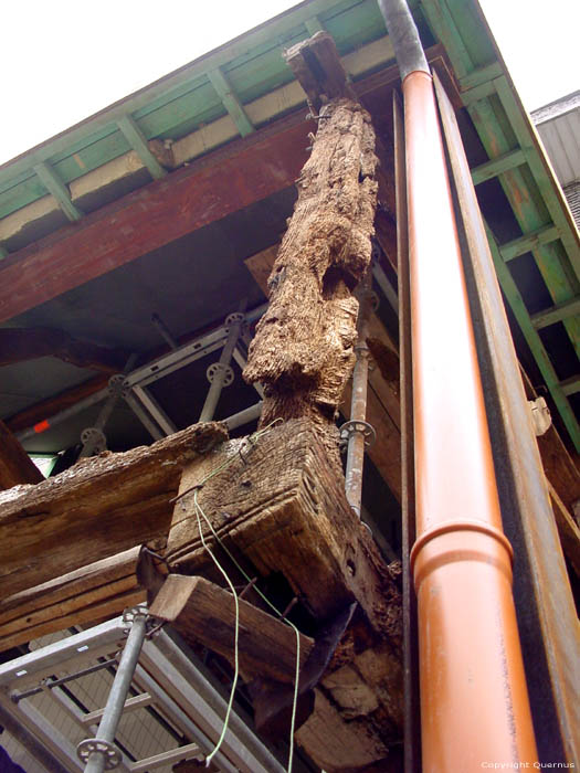 House in resauration: naked timber framework HASSELT / BELGIUM 