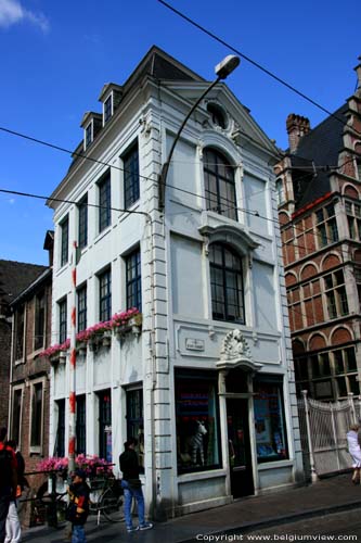 Maison sur coin GAND / BELGIQUE 