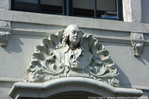 Maison sur coin GAND / BELGIQUE 