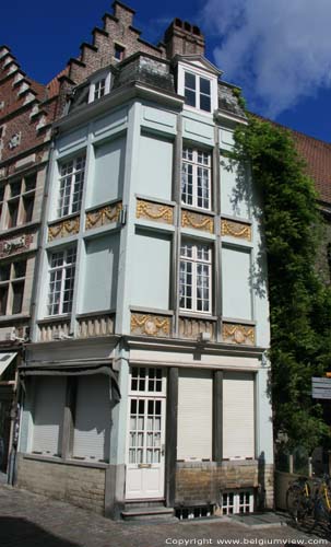 House with 2 medaillons GHENT / BELGIUM 