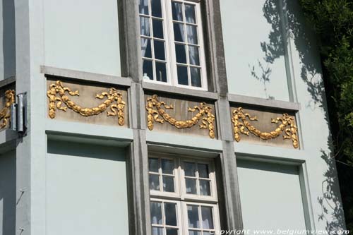 House with 2 medaillons GHENT / BELGIUM 