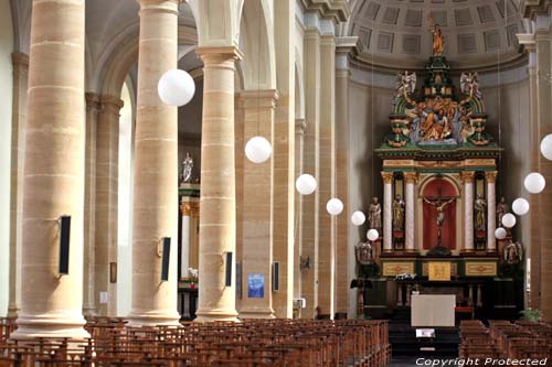 Sint-Petrus en Pauluskerk  BOUILLON / BELGI 