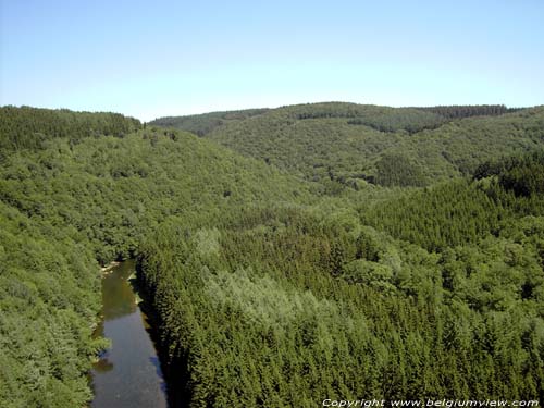 Zicht vanop de rotsen in Poupehan BOUILLON foto