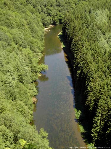 Zicht vanop de rotsen in Poupehan BOUILLON / BELGI 