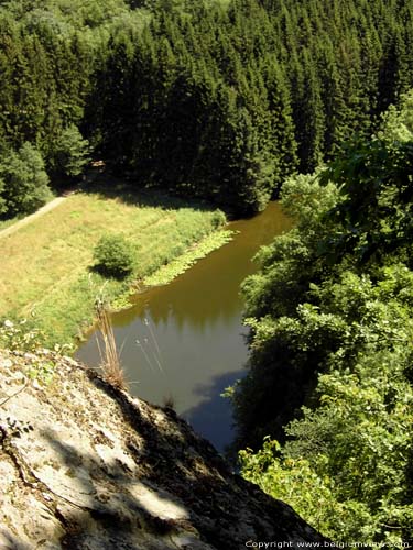 Zicht vanop de rotsen in Poupehan BOUILLON / BELGI 