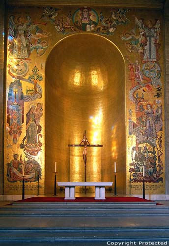 glise Saint-Christophe CHARLEROI / BELGIQUE Mosaïque par Jean Ransy. Est-ce que vous le trouvez beau?