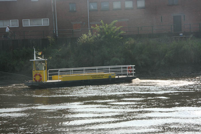 Foot ferry across Scheldt (in Schellebelle) WICHELEN / BELGIUM 