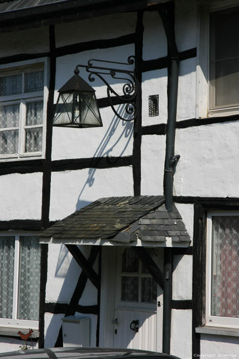 Huis met vakwerk NASSOGNE foto