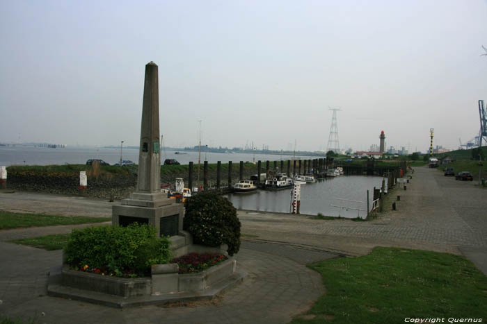 Monument voor Britse Luchtafweer en RAF te Doel KIELDRECHT / BEVEREN foto 