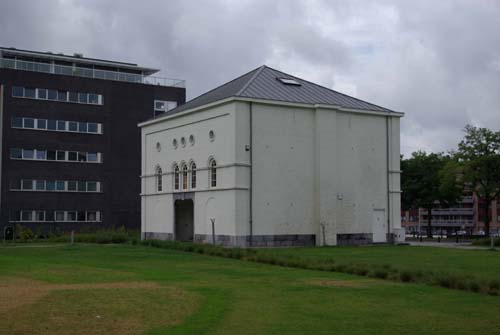 Poortgebouw vroeger slachthuis GENT / BELGI 