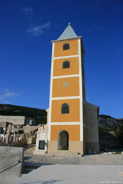 Chapelle sur cimetire Baka / CROATIE 