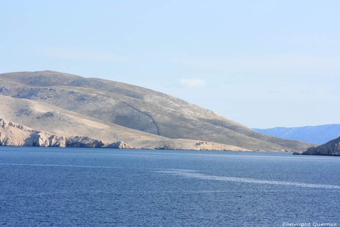 Muur op Prvic vanuit Baska Prvic Eiland (otok) in Baka / KROATI 