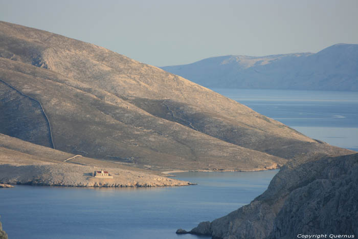 Muur op Prvic vanuit Baska Prvic Eiland (otok) in Baka / KROATI 