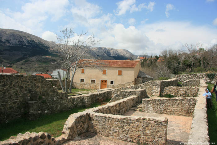 Sint Lucia Abdijrunes (tlocrt opatije sv lucije)  (te Draga Bascanska Baka / KROATI 