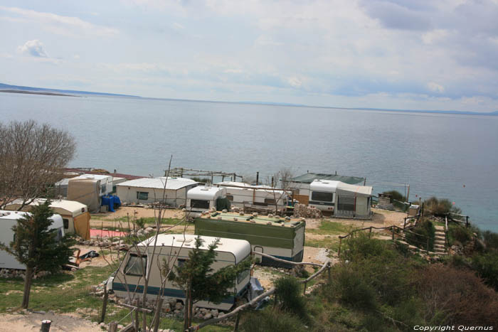 Vue de prs du camping Skrila Punat  PUNAT / CROATIE 