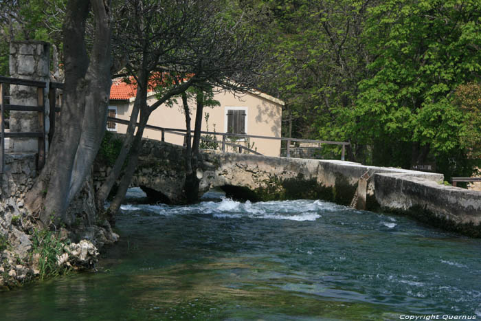 Krka gebouwen (vroegere watermolen) Skradin / KROATI 