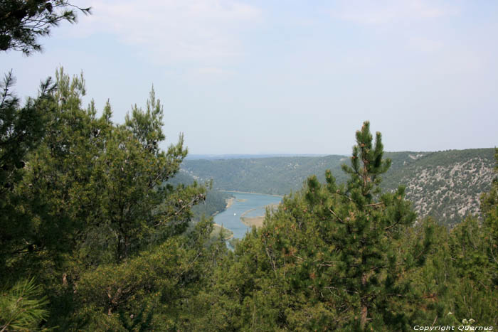 Krka uitzicht op vallei Skradin / KROATI 