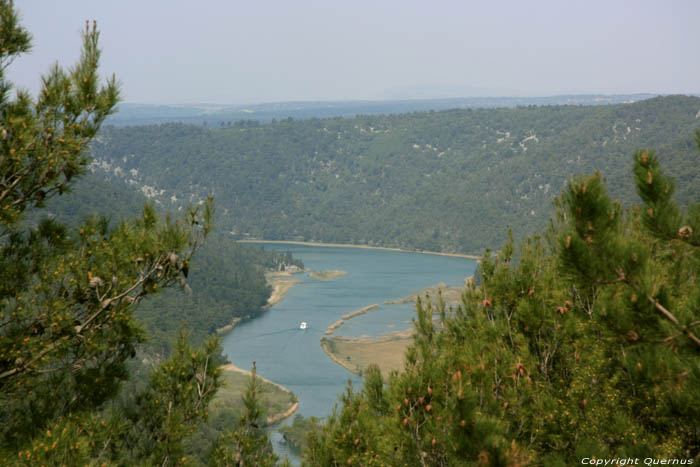 Krka uitzicht op vallei Skradin / KROATI 