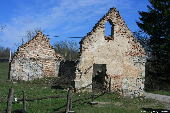 Oorlogsschade (nabij Trić Tounjski) Tounj / KROATI 