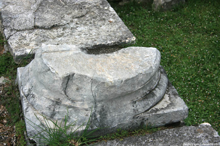 Old Christian Graveyard - Manastirine Solin / CROATIA 