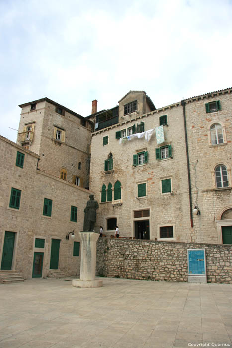 Place et put d'eau (Bunari) Sibenik / CROATIE 