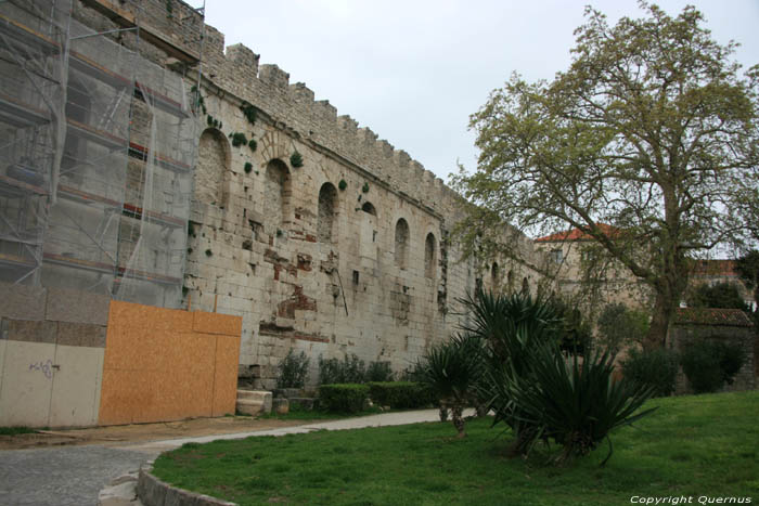 Stadsomwalling noordkant Split in SPLIT / KROATI 