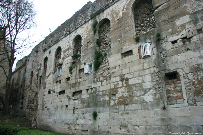 Stadsomwalling noordkant Split in SPLIT / KROATI 