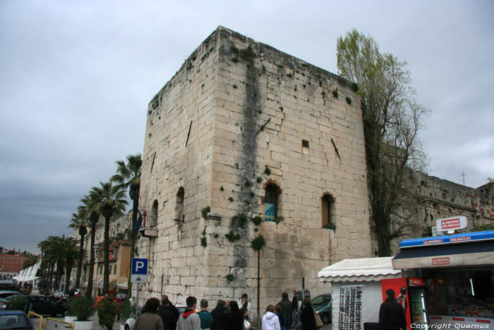 Zuidoostelijke hoektoren Paleis Split in SPLIT / KROATI 