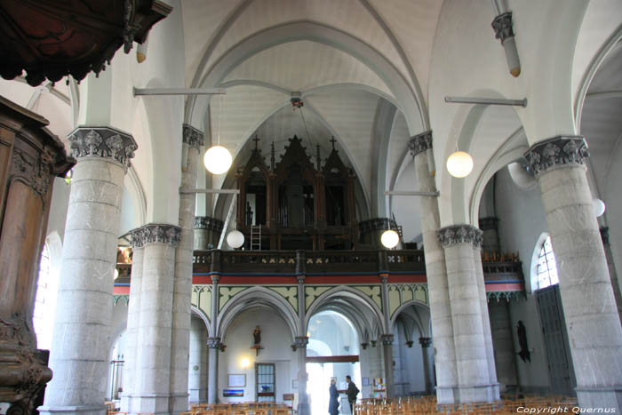 Sint-Germanius en Ravalangekerk COUVIN foto 