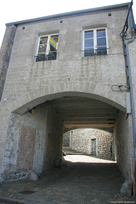 la Fausse Porte NAMUR  COUVIN / BELGIQUE 